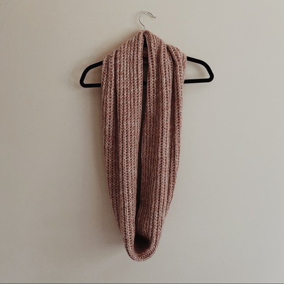 🆕 F21 | Pink Infinity Knit Scarf - Picture 4 of 5